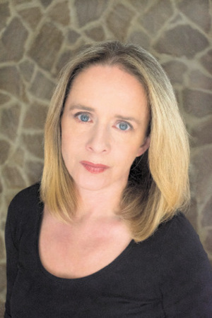 Petra Ramsauer ist seit 20 Jahren als Krisen- und Kriegsberichterstatterin tätig. Ramsauer hat mehrere Bücher („Die Dschihad-Generation. Wie der apokalyptische Kult des Islamischen Staats Europa bedroht“) veröffentlicht.