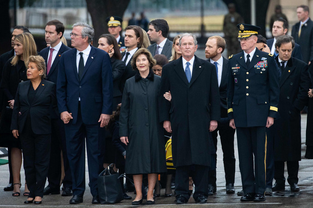 Die Familie nahm Abschied von George Bush Senior.