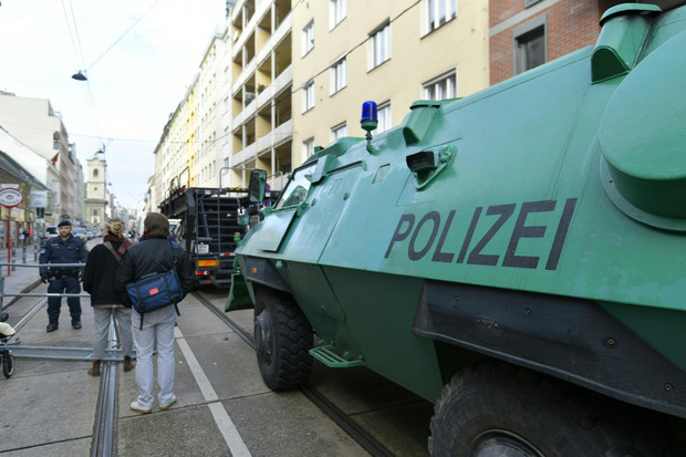 Die Polizei war mit zahlreichen Beamten und Panzerwagen im Einsatz.
