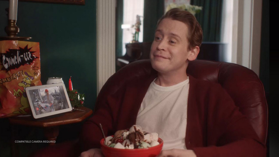 Macaulay Culkin spielt für Google noch einmal Szenen aus dem Weihnachtskultfilm "Kevin - Allein zu Haus" nach.