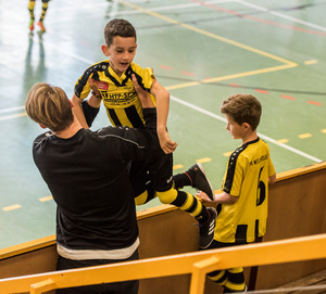 Die Trainer sind sowohl bei der Einwechslung, ...