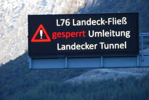 Die Information am Überkopfbalken der A12 (Kronburg-Parkplatz) wird offenbar übersehen.