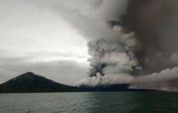 Der Ausbruch des Vulkans Anak Krakatoa am Samstag in der Meerenge von Sunda hatte einen verheerenden Tsunami ausgelöst.