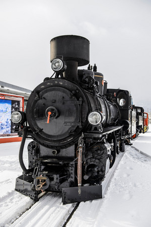 Die Zillertalbahnen lassen zum Teil noch mit Dampf fahren.