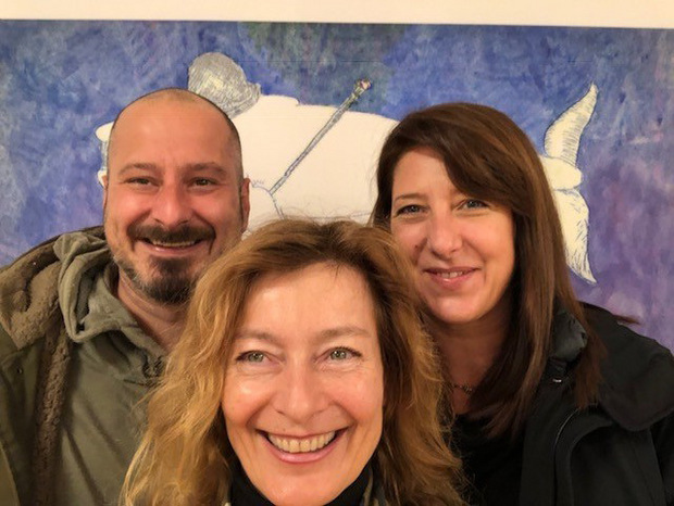Michael Kogler und Claudia Kogler (r.) von „die Wilderin“ mit GF Karin Hüttemann (Kinderschutz).