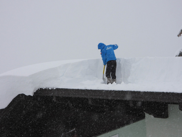 Schaufeln was das Zeug hält hieß es am Sonntag in Hochfilzen.