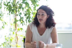 "Am Ende des Tages müssen wir es schaffen, die Zahl der Transit-Lkw über den Brenner zu halbieren", sagt Ingrid Felipe (LHStv. Grüne)