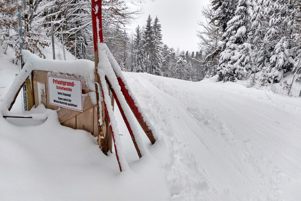 Am oberen Bereich der Tour bleibt das Gatter für die Tourengeher offen.