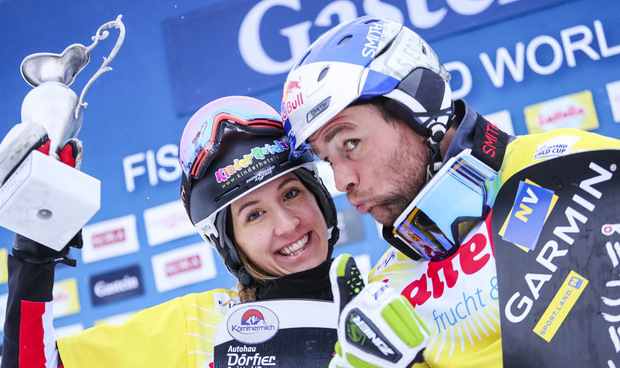 So sehen Sieger aus: Ulbing/Karl mit der Bad-Gastein-Trophäe.