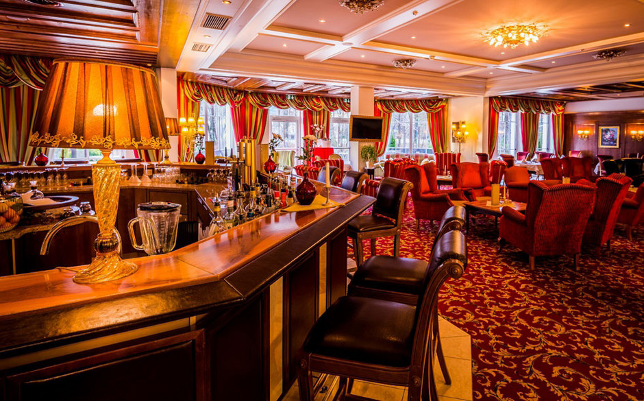 Die mondäne Bar des Grandhotels lädt ein, zu Verweilen und die Atmosphäre zu genießen.