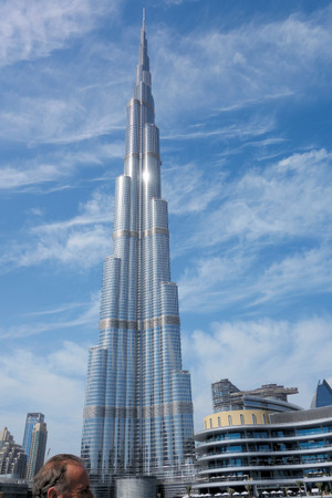 Der Burj Khalifa ist der höchste Turm der Welt.