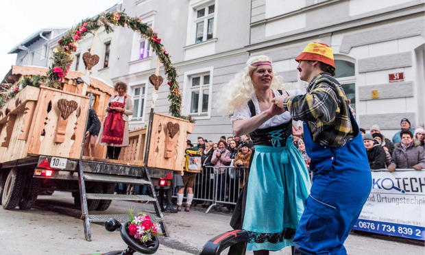Die Höttinger Jungbauern mit „Bauer sucht Frau“.