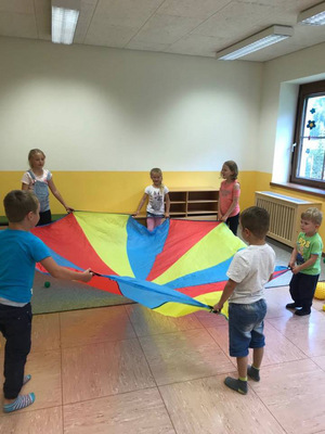 Andrea Troger leitet die Einrichtung in der ehemaligen Volksschule in Feld, eine Zweigstelle des Osttiroler Kinderbetreuungszentrums (OKZ).