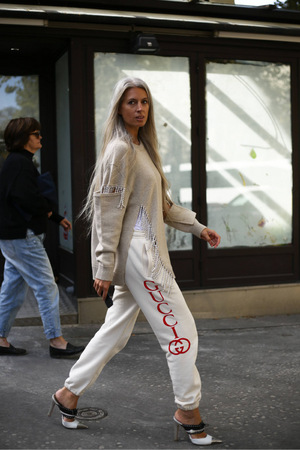 Diese Jogginghose war bestimmt nicht ganz billig: Modell von Gucci.