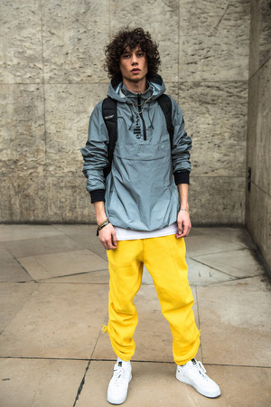 Model Diogo Guerreiro während der Fashion Week in Paris.