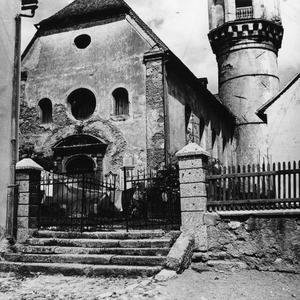 Die Kirche in desolatem Zustand.