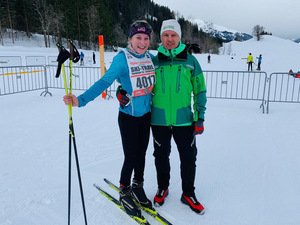Ski-Trail-Organisator Michael Keller mit Rad-Junioren-Weltmeisterin Laura Stigger.