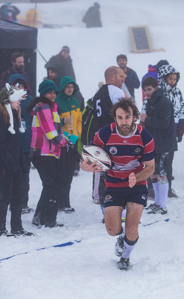 Kurze Hosen, kurze Ärmel: Die frostigen Temperaturen schienen den Rugbyspielern nichts auszumachen.