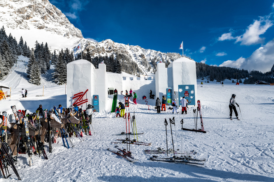 Mit der Riesenschneeburg wurde auf der Ehrwalder Alm ein Abenteuerspielplatz der ganz besonderen Art geschaffen.