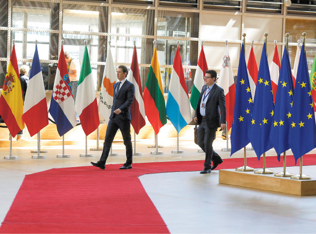 ... und auf der internationalen Bühne Etienne Berchtold der Schattenmann von Regierungschef Sebastian Kurz.
