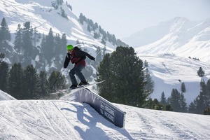 Gleich vier Anlagen verlocken Skifahrer, über Schanzen zu springen, auf Relings zu rutschen oder durch Tunnel zu fahren.