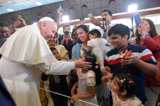 Papst Franziskus bei seinem Besuch der St. Joseph Kathedrale in Abu Dhabi.