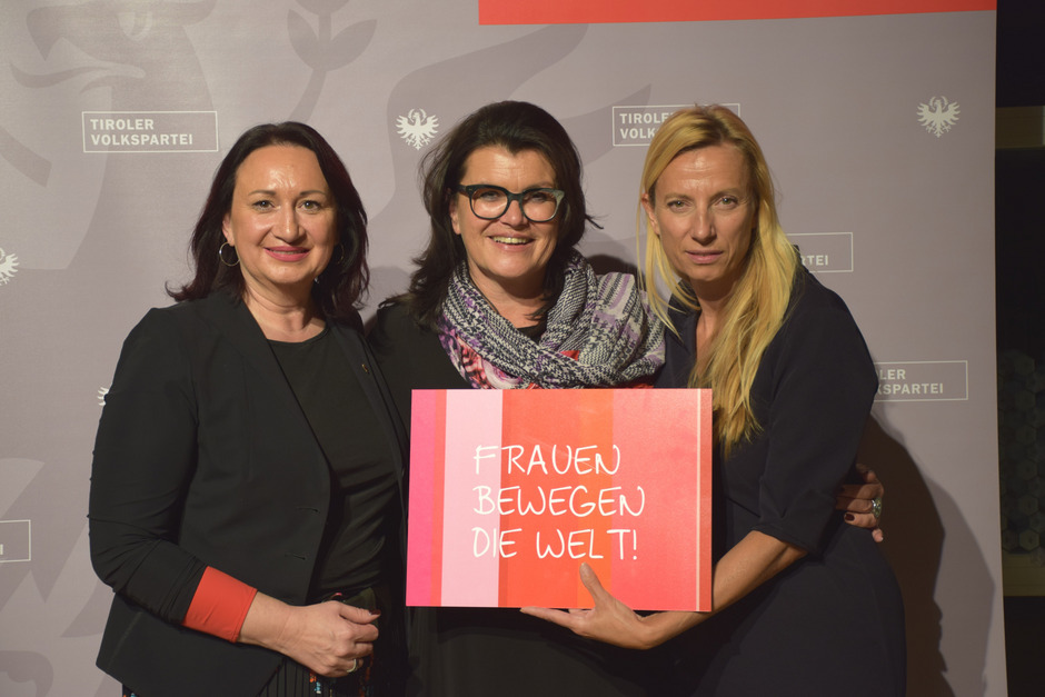 Demonstrieren Frauenpower: VP-Bezirksvorsitzende Barbara Trenkwalder, NR Liesi Pfurtscheller und Ministerin Juliane Bogner-Strauß (v. l.).