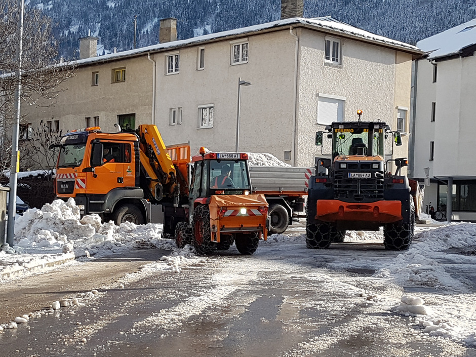 Schneeräumung in Landeck: Laut Stadtbauamt wird verschmutzter Schnee auf einer eigenen Deponie zum Abtauen gelagert.