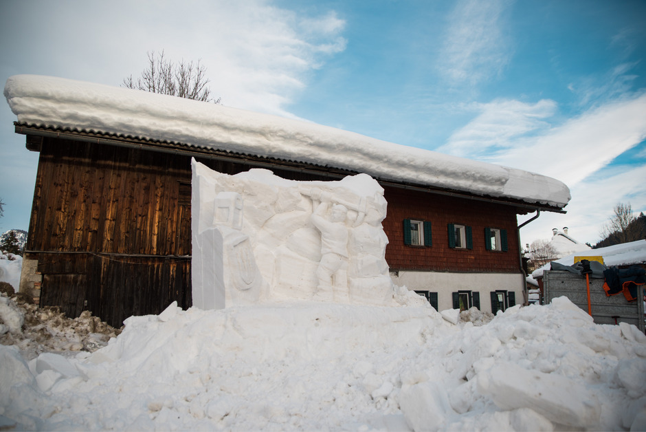 In Going ist ein Knappe aus Schnee zu bewundern.