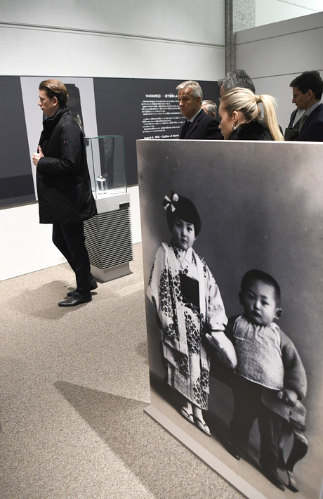 Sebastian Kurz beim Besuch des Dokumentationszentrums in Hiroshima.