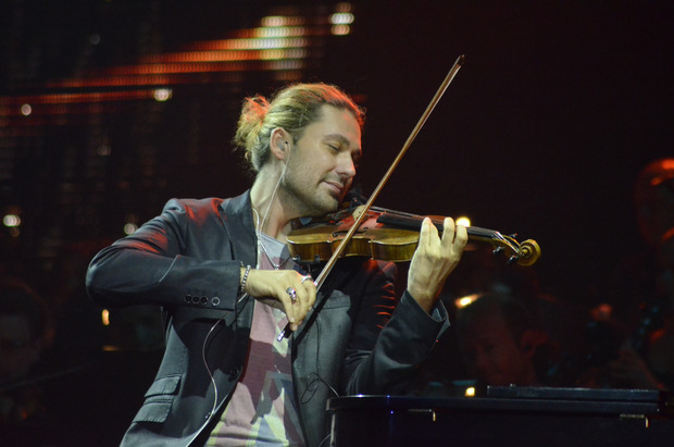 Star-Geiger David Garrett spielt bei der Eröffnungsfeier der nordischen WM in Seefeld auf.
