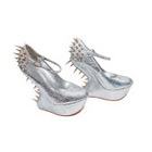 Nur einmal angezogen: Die „Spikes“ dieser Schuhe sind extrem spitz und hart: „Weil ich beim Gehen meine Knöchel mit den ,Spikes’ gestreift habe, war ich danach blutig.“