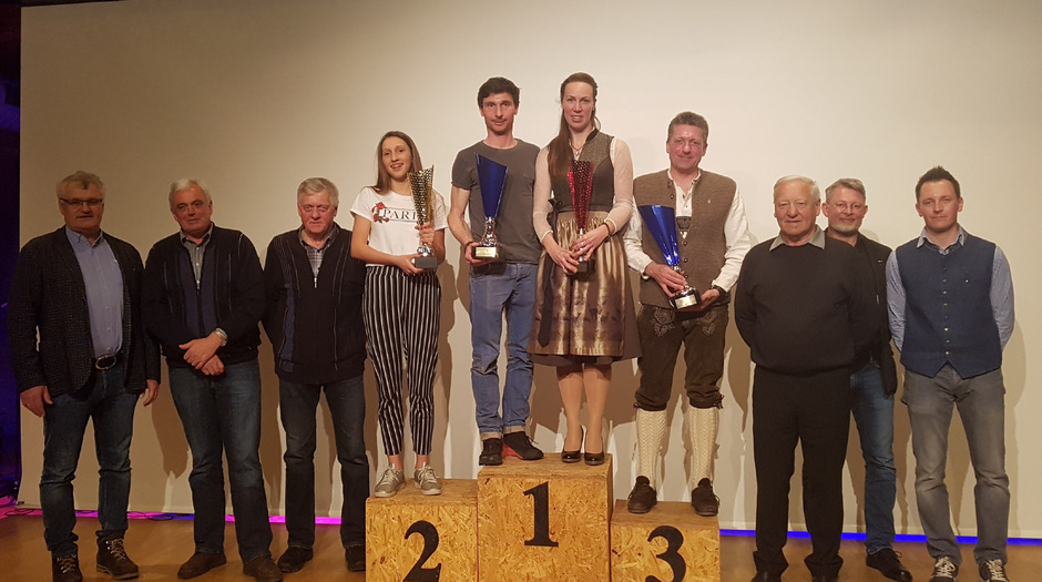 Die Clubmeister 2019 mit den Gratulanten.