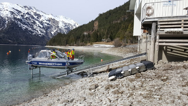 Auch die Wasserrettung Schwaz/Achensee war umgehend vor Ort, um bei der Bergung zu helfen.