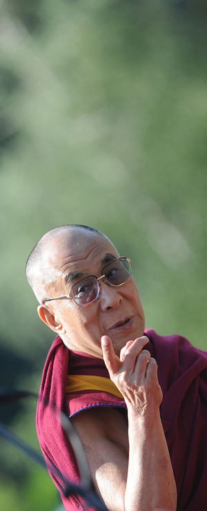 Weg der Mitte: Enthaltsamkeit, das heißt auch weniger Nahrung, dient im Buddhismus als Meditationsvorbereitung. Mönche fasten,
indem sie ab Mittag nichts mehr essen.