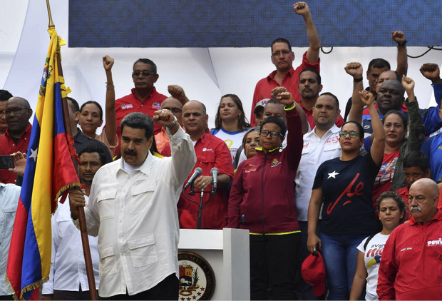 Maduro schwört seine Anhänger auf seinen Kurs ein.