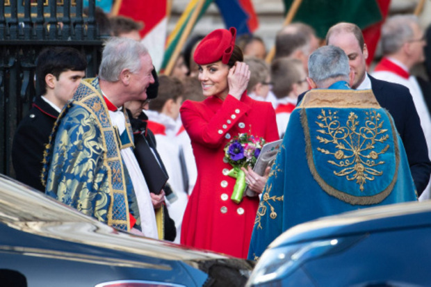 Herzogin Kate erschien in Catherine-Walker-Mantel und farblich abgestimmtem Kleid.