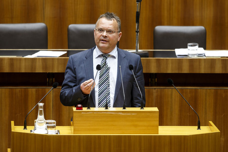 „Das Freizeitwohnsitzverbot muss kontrolliert werden, für Investorenmodelle braucht es ein Konzept.“
NR Gerald Hauser
FPÖ
(Bezeichnung)