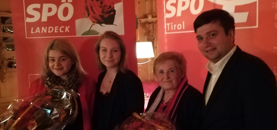 Melanie Gitterle, stv. Landesfrauenvorsitzende Elisabeth Fleischanderl, Bezirksfrauenvorsitzende Brigitte Trötzmüller und Gratulant Benedikt Lentsch nach der Wahl.