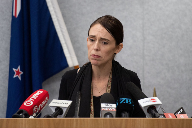 Premierministerin Jacinda Ardern steht die Fassunglosigkeit über die blutige Tat ins Gesicht geschrieben.