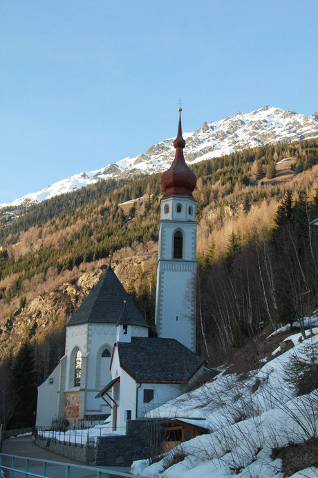 Die Wallfahrtskirche Kaltenbrunn ist über die Bezirksgrenzen hinaus bekannt und zieht viele Gläubige an.