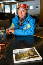 Alois Praschberger kreiert diese Ski, die er in die ganze Welt verkauft.