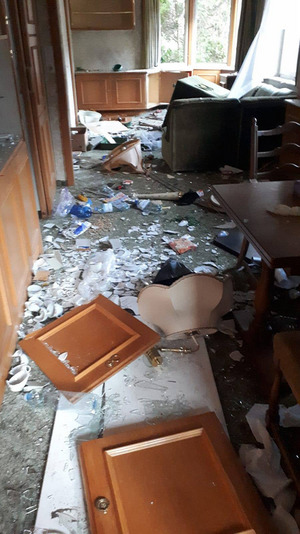Laut Polizei gingen die Täter mit Spaltäxten vor.