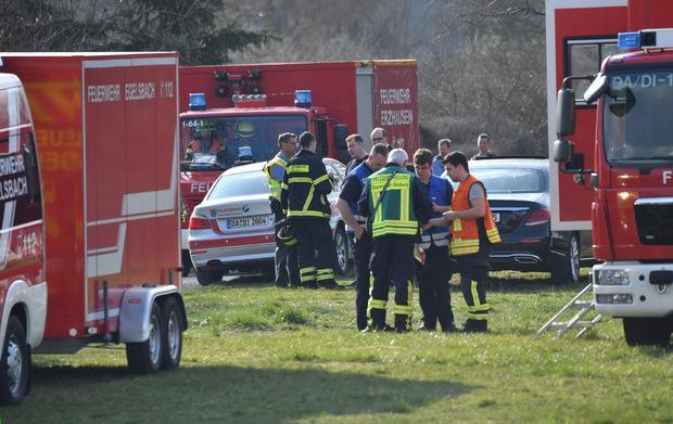 Einsatzkräfte am Unglücksort