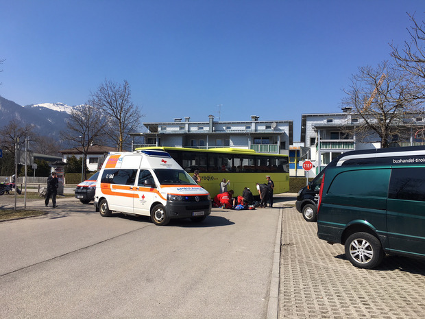 Die Rettung brachte das Mädchen ins Krankenhaus Reutte.