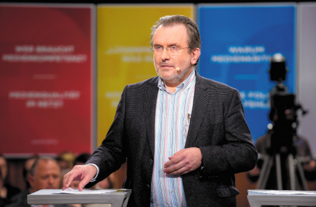 Fritz Hausjell ist Medienhistoriker und lehrt an der Universität Wien Publizistik. Der Oberösterreicher gilt als profunder Kenner des ORF. Kritiker sprechen ihm die nötige Distanz zum Sender ab, da er mehrere Studien für den ORF verfasst hat.