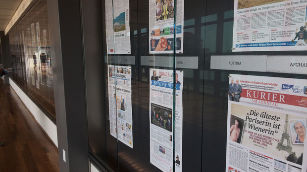 Nicht nur die US-Presse wird im "Newseum" gewürdigt. Titelseiten internationaler Tageszeitungen sind ausgestellt - auch aus Österreich.