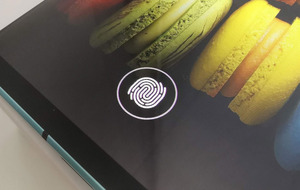 Anders als beim P20 Pro ist der Fingerabdruck-Sensor beim P30 Pro nicht mehr durch eine "Taste" räumlich vom Display getrennt.