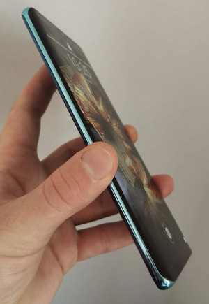 Einhändig ist das P30 Pro leider nicht wirklich bedienbar.