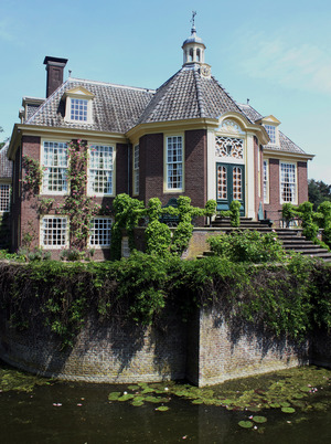 er Landsitz De Wiersse, umgeben von einem Wassergraben, ist seit 1678 in Familienbesitz.